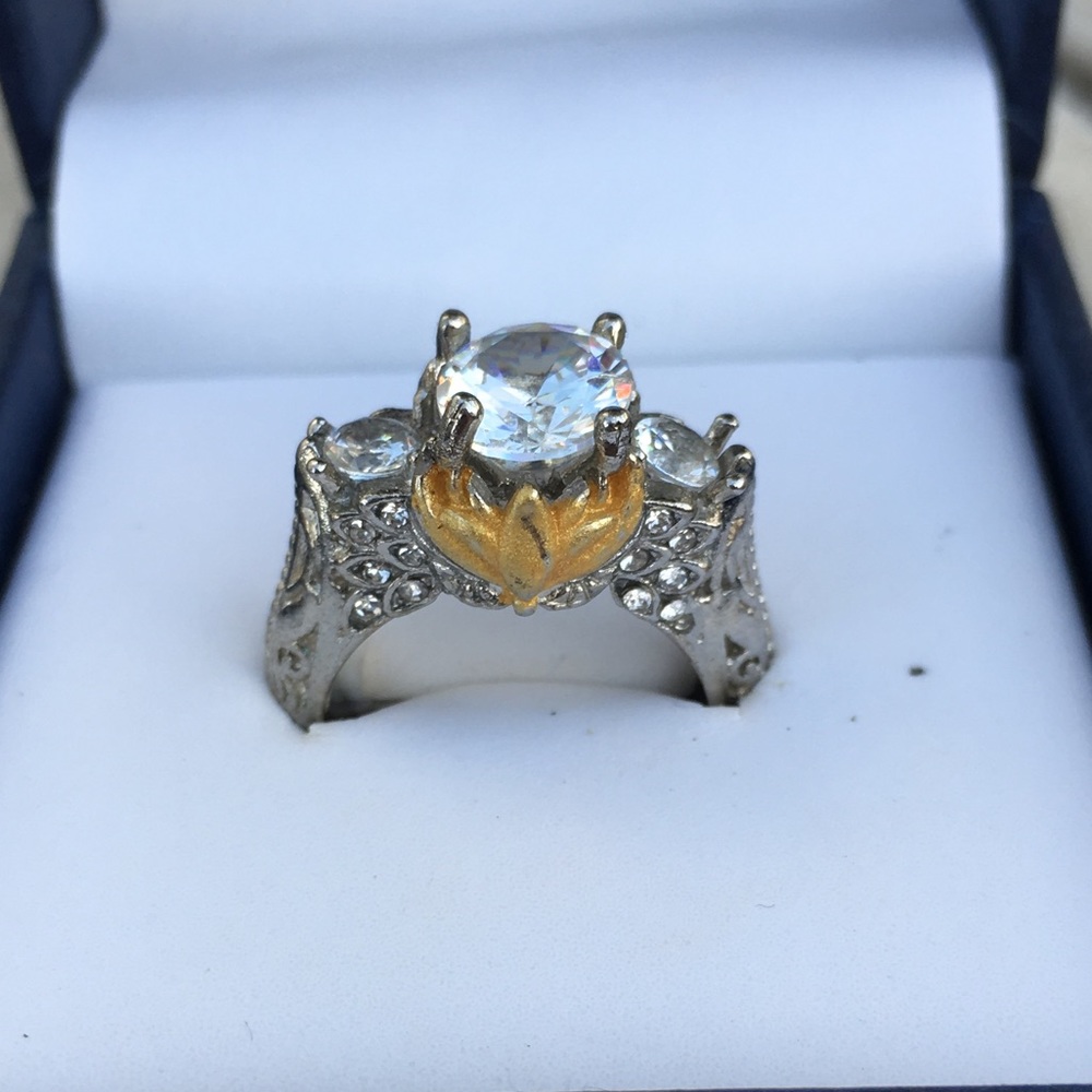 WOMENS RING